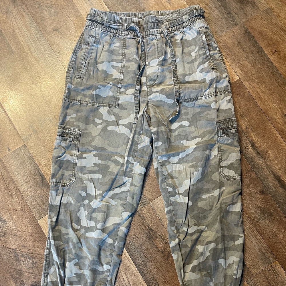 Camouflage American Eagle Joggers.